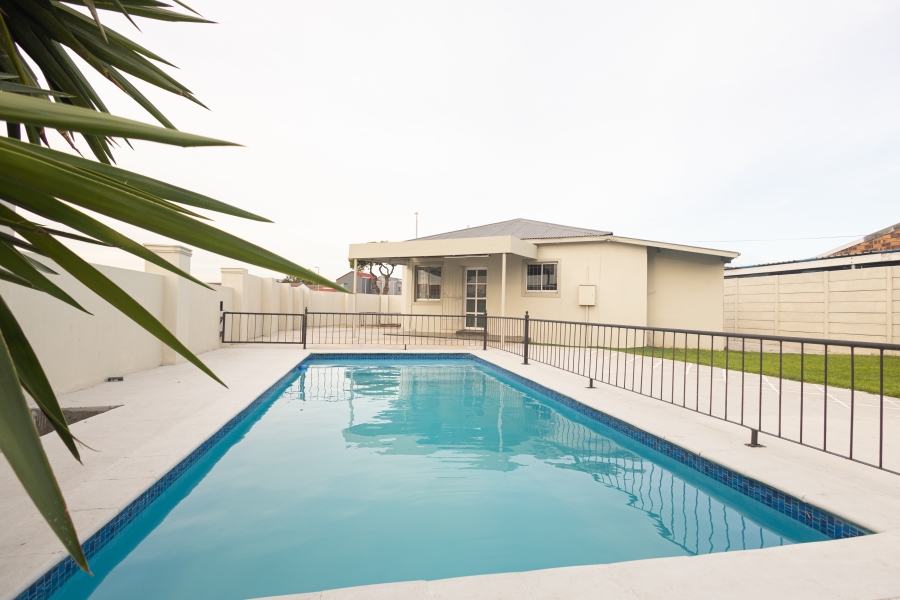 2 Bedroom Property for Sale in Ruyterwacht Western Cape